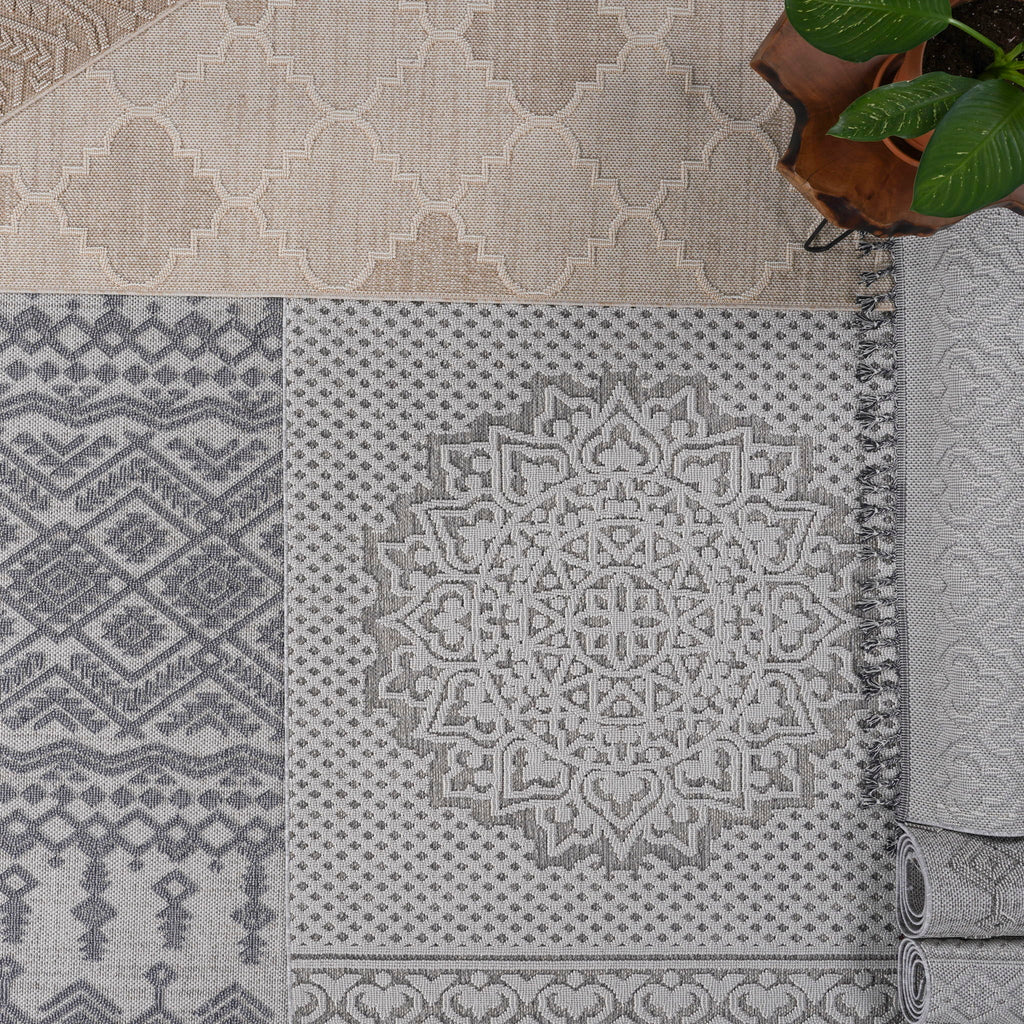 Guros - Traditional Indoor / Outdoor Rug