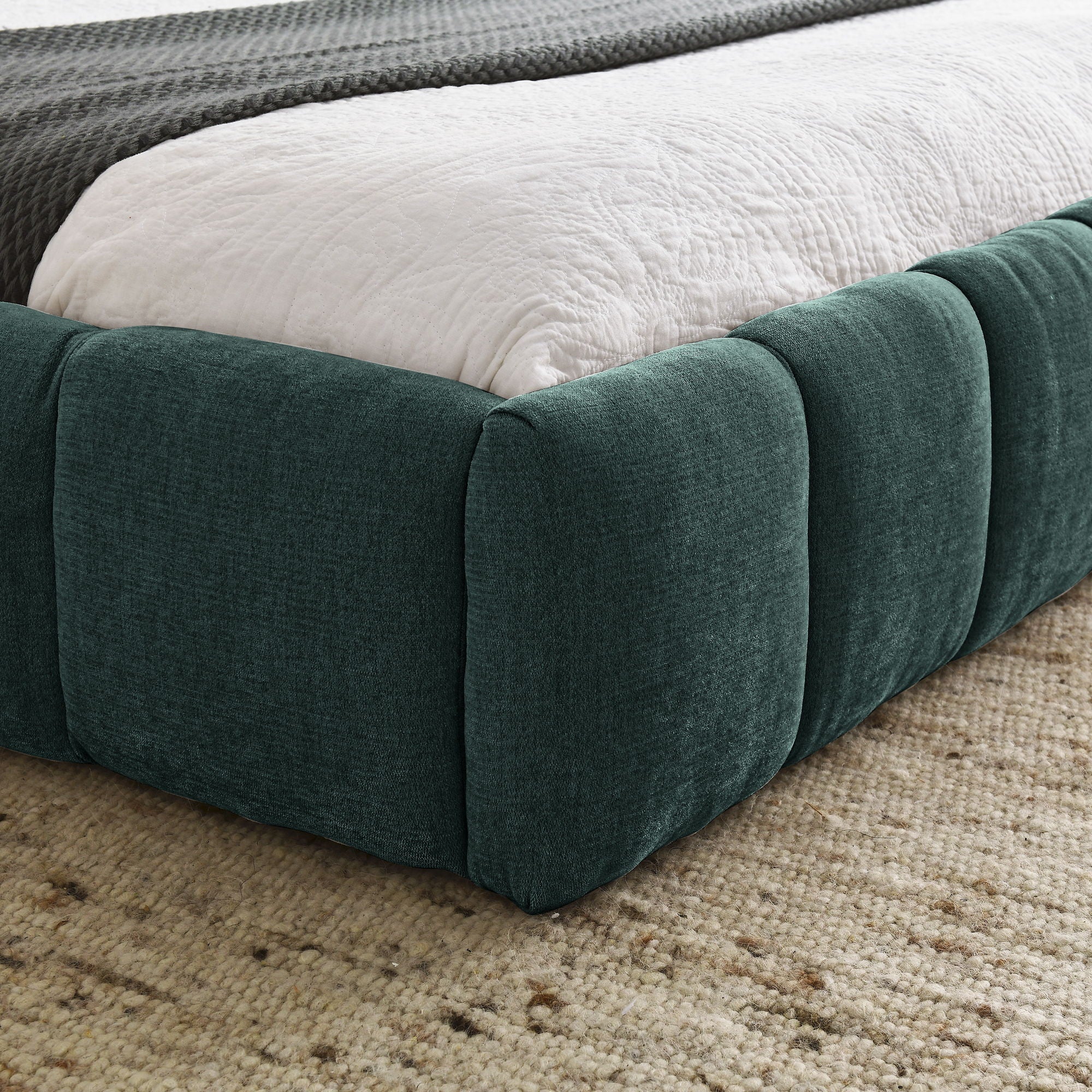 Modern Platform Bed Frame With Thick Fabric