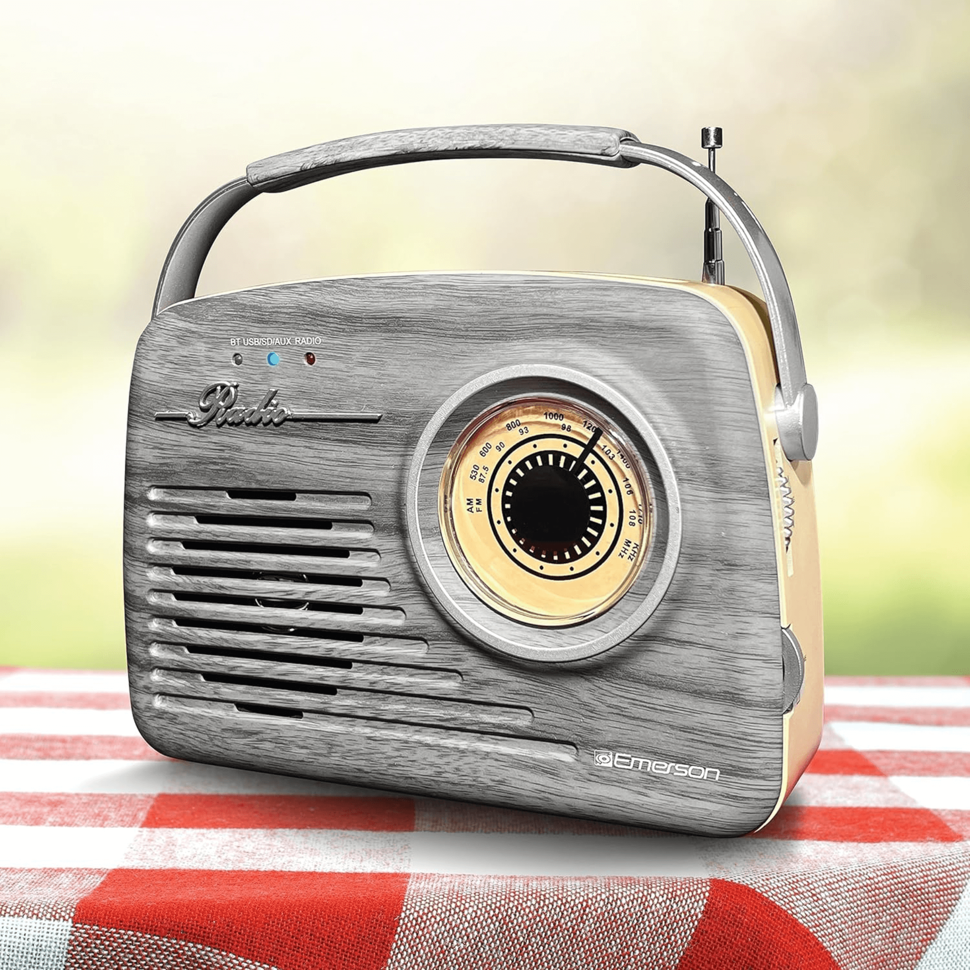Emerson Portable Retro Radio with Built-In Rechargeable Battery and Memory Set